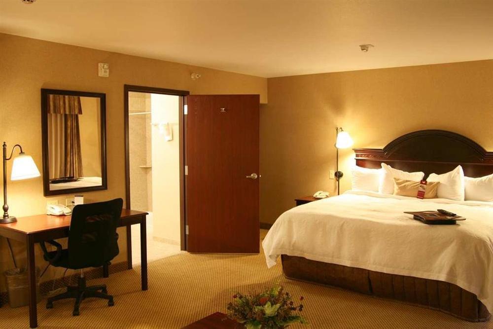 Hampton Inn & Suites Boise-Meridian Room photo